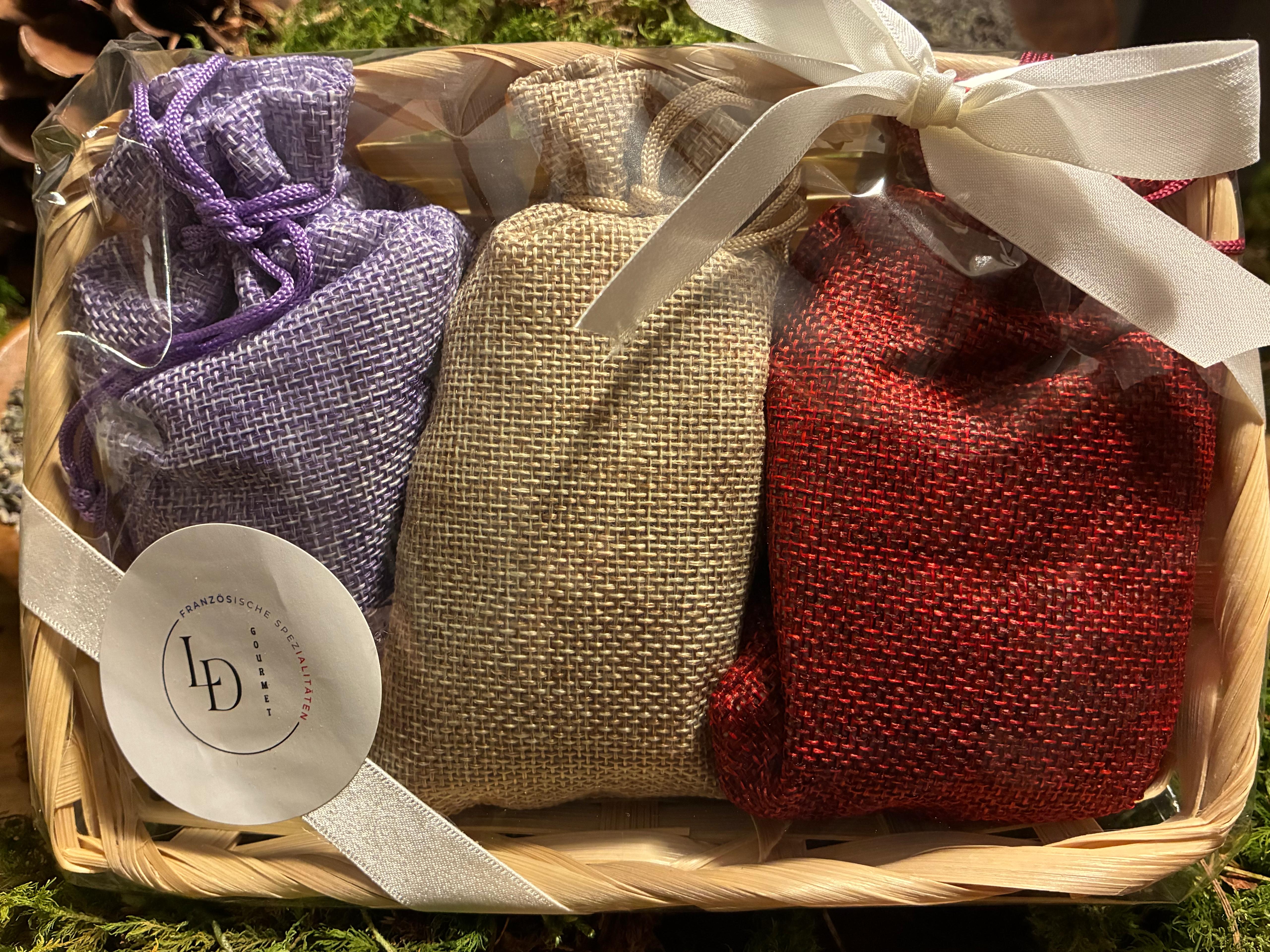 Geschenkset Provence – 3× 30 g Lavendelsäckchen in Lila, Beige & Weinrot